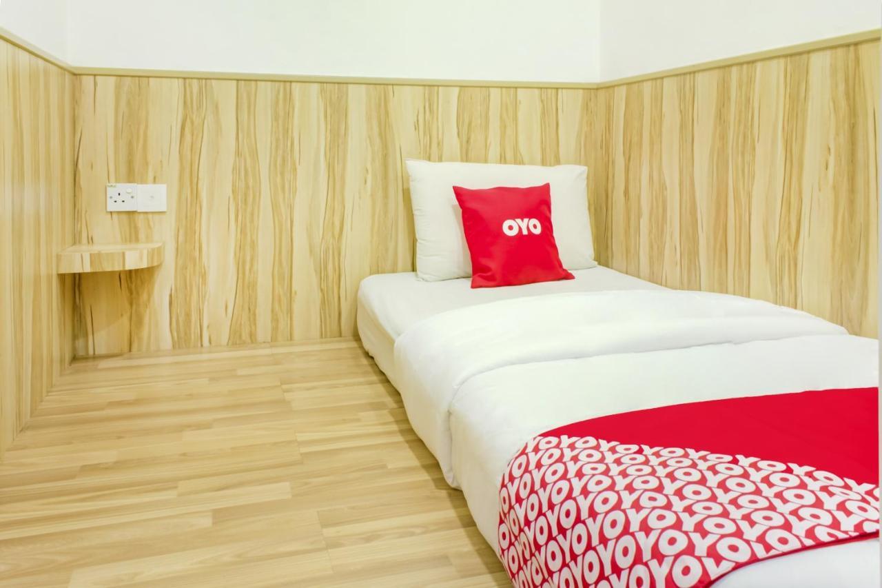 Oyo 90028 Ragula Hotel Johor Bahru Exterior photo