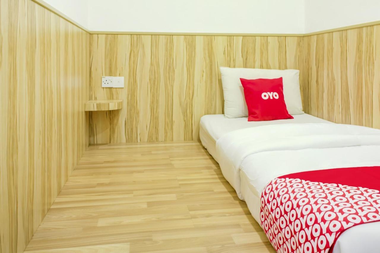 Oyo 90028 Ragula Hotel Johor Bahru Exterior photo